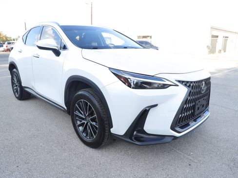 Used 2024 Lexus NX 250 FWD image 4