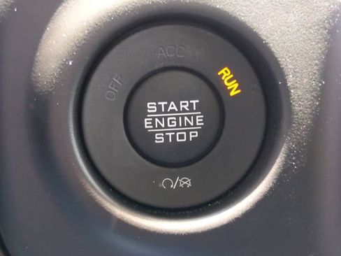 Used 2023 Jeep Gladiator Sport AWD/4WD image 25