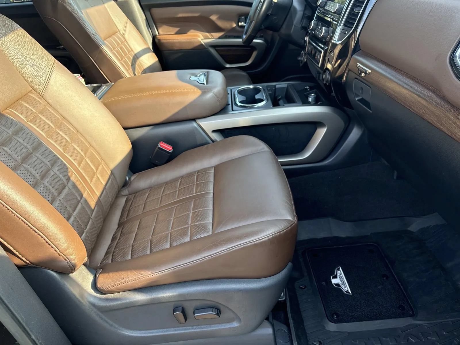 Used 2023 Nissan Titan Platinum Reserve w/ Moonroof Package AWD/4WD image 22