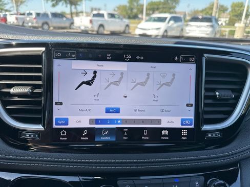 New 2026 Chrysler Pacifica Select image 4