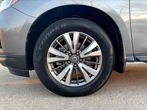 Used 2019 Nissan Pathfinder S image 8