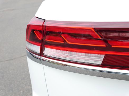 Certified 2025 Volkswagen Atlas Cross Sport SE w/ Panoramic Sunroof Package image 17