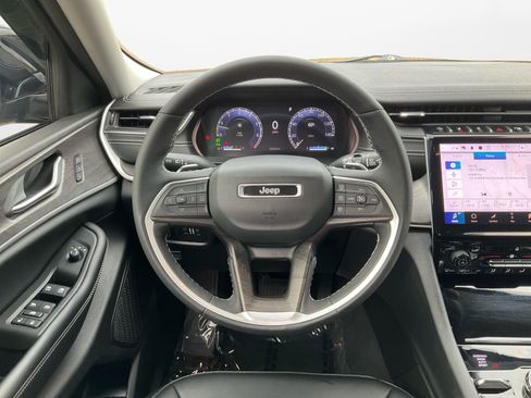 Used 2023 Jeep Grand Cherokee Limited w/ Trailer Tow Prep Group (B) image 12