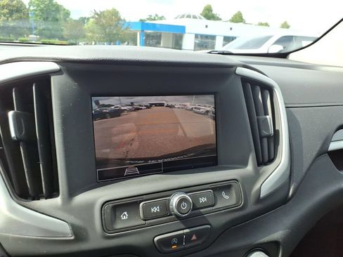 Used 2023 GMC Terrain SLE FWD image 18