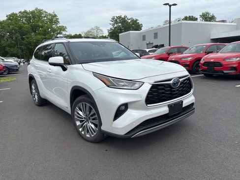 Used 2023 Toyota Highlander Platinum AWD/4WD image 4