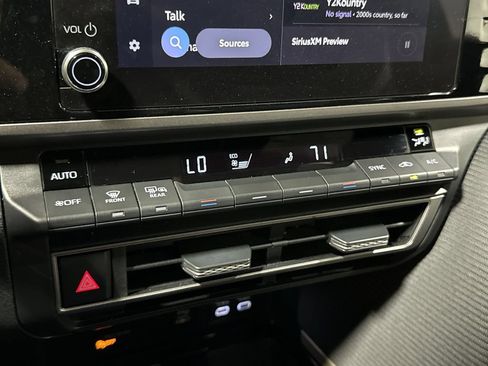 Used 2025 Toyota Camry SE FWD image 16