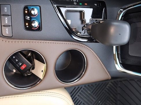 Used 2016 Toyota Avalon Limited image 26