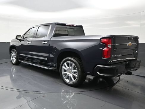 Used 2024 Chevrolet Silverado 1500 High Country w/ High Country Premium Package AWD/4WD image 3