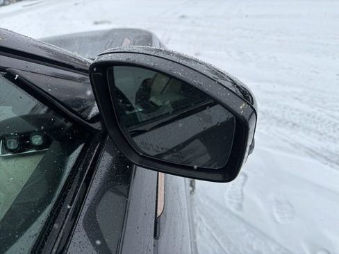 Used 2020 Land Rover Range Rover Velar R-Dynamic S image 4