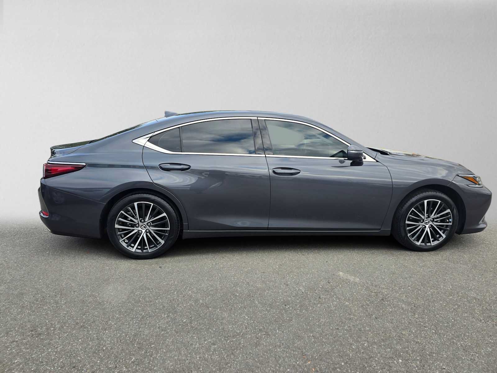 Used 2023 Lexus ES 350 w/ Premium Package FWD image 2