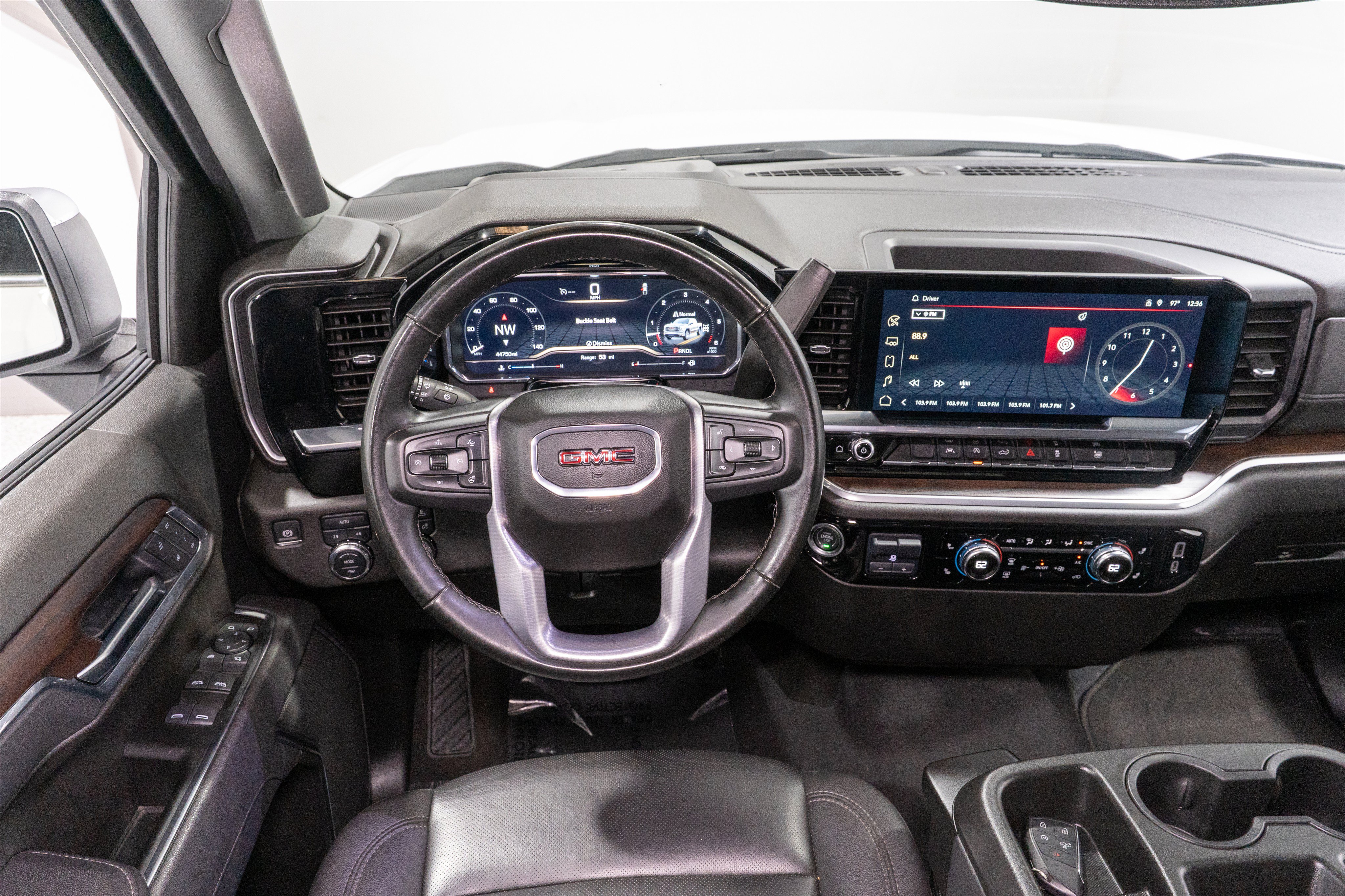 Used 2025 GMC Sierra 1500 SLT AWD/4WD image 12