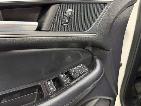 Used 2019 Ford Edge SEL w/ Equipment Group 201A AWD/4WD image 18