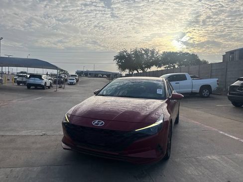 Used 2023 Hyundai Elantra SEL FWD image 6