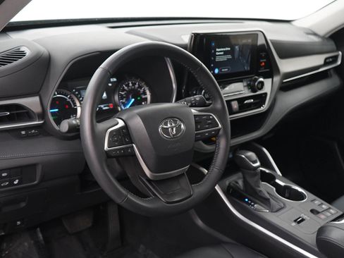 Used 2025 Toyota Highlander XLE AWD/4WD image 22