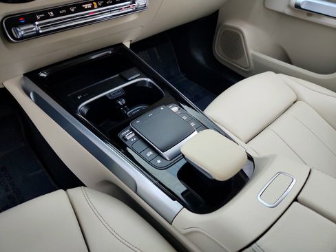 Certified 2022 Mercedes-Benz GLB 250 4MATIC w/ Premium Package Lite image 19
