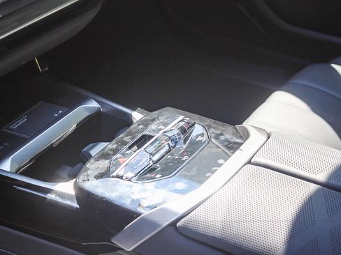 New 2027 BMW 740i w/ Executive Package RWD image 18
