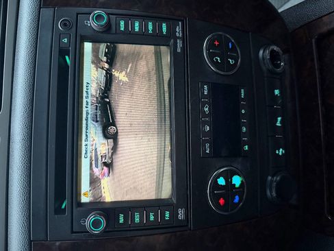 Used 2011 GMC Yukon Denali image 10