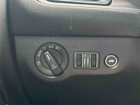 Used 2023 Dodge Challenger SXT w/ Blacktop Package image 30