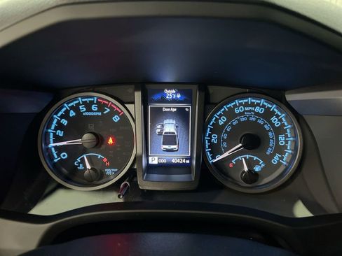 Used 2023 Toyota Tacoma TRD Sport AWD/4WD image 12