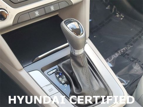 Used 2017 Hyundai Elantra SE image 27