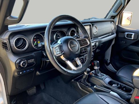 Used 2022 Jeep Wrangler Unlimited Sahara w/ Cold Weather Group AWD/4WD image 17