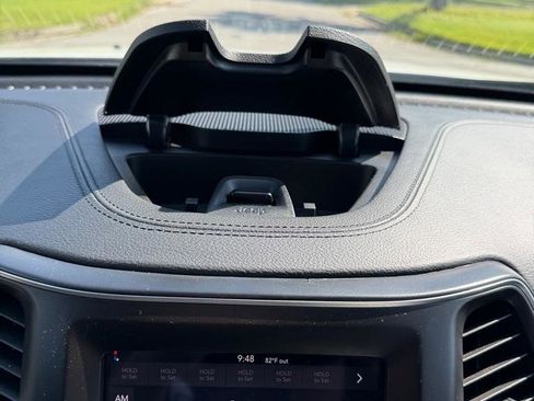 Used 2019 Jeep Cherokee Latitude Plus w/ Cold Weather Group AWD/4WD image 22