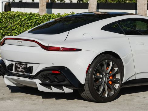 Used 2019 Aston Martin V8 Vantage Coupe image 8