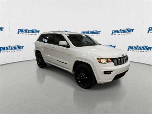 Used 2020 Jeep Grand Cherokee Altitude image 2