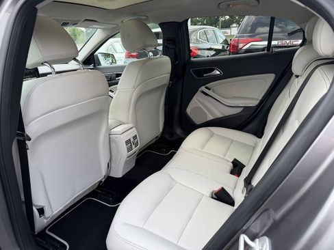 Used 2015 Mercedes-Benz GLA 250 4MATIC image 8
