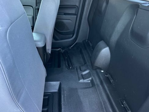 Used 2020 Chevrolet Colorado W/T RWD image 12