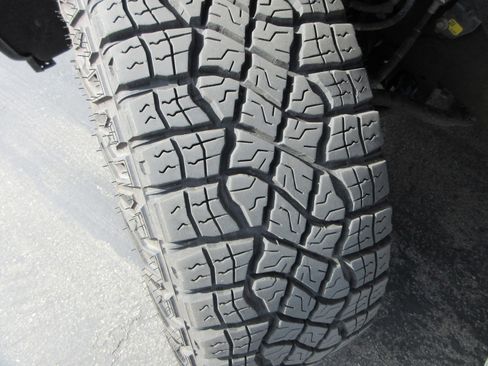 Used 2024 Chevrolet Silverado 1500 Custom Trail Boss w/ LPO, Dark Essentials Package image 17