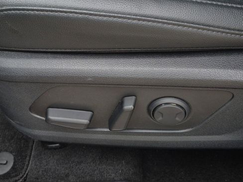 Used 2025 Kia Sportage EX FWD image 13