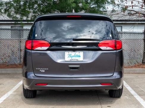 Used 2023 Chrysler Voyager LX image 25