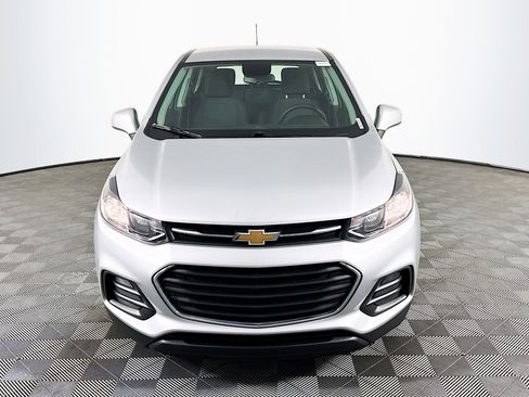 Used 2019 Chevrolet Trax LS image 2
