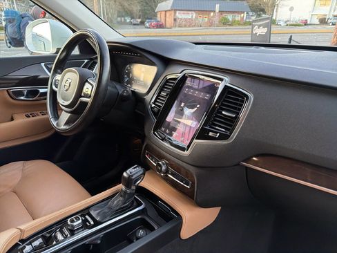 Used 2016 Volvo XC90 T6 Momentum image 19