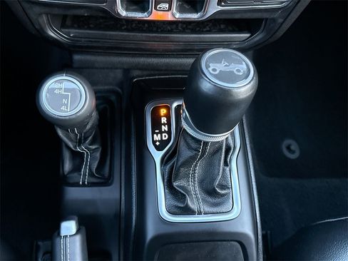 Used 2019 Jeep Wrangler Unlimited Sahara w/ Uconnect 4C Nav & Sound Group image 21