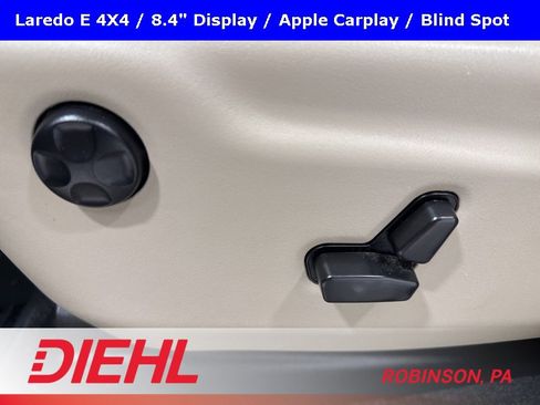 Used 2022 Jeep Grand Cherokee Laredo E image 19