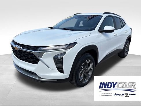 Used 2025 Chevrolet Trax LT w/ LT Convenience Package image 1