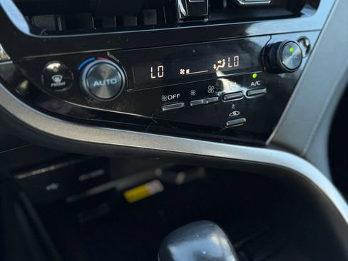 Used 2024 Toyota Camry XSE FWD image 18