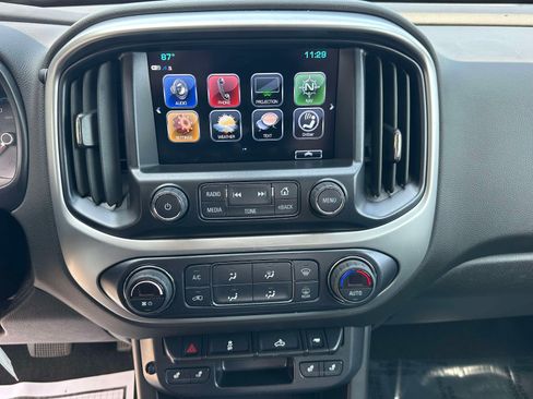 Used 2017 Chevrolet Colorado LT w/ Luxury Package, Chrome AWD/4WD image 8
