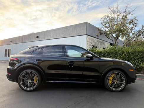 Used 2023 Porsche Cayenne Turbo S image 17