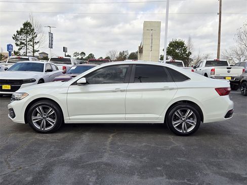 Used 2023 Volkswagen Jetta SE image 7