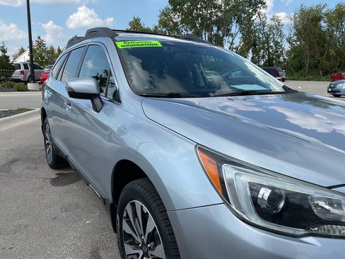 Used 2016 Subaru Outback 2.5i Limited AWD/4WD image 11