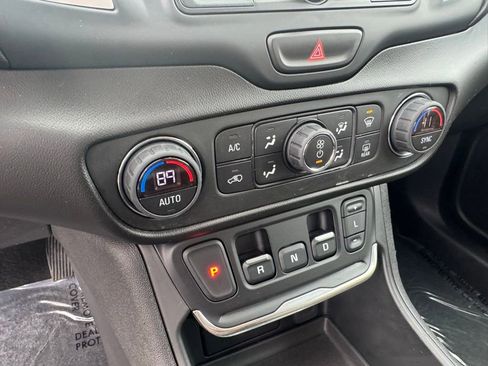 Used 2021 GMC Terrain SLE w/ Driver Convenience Package image 24