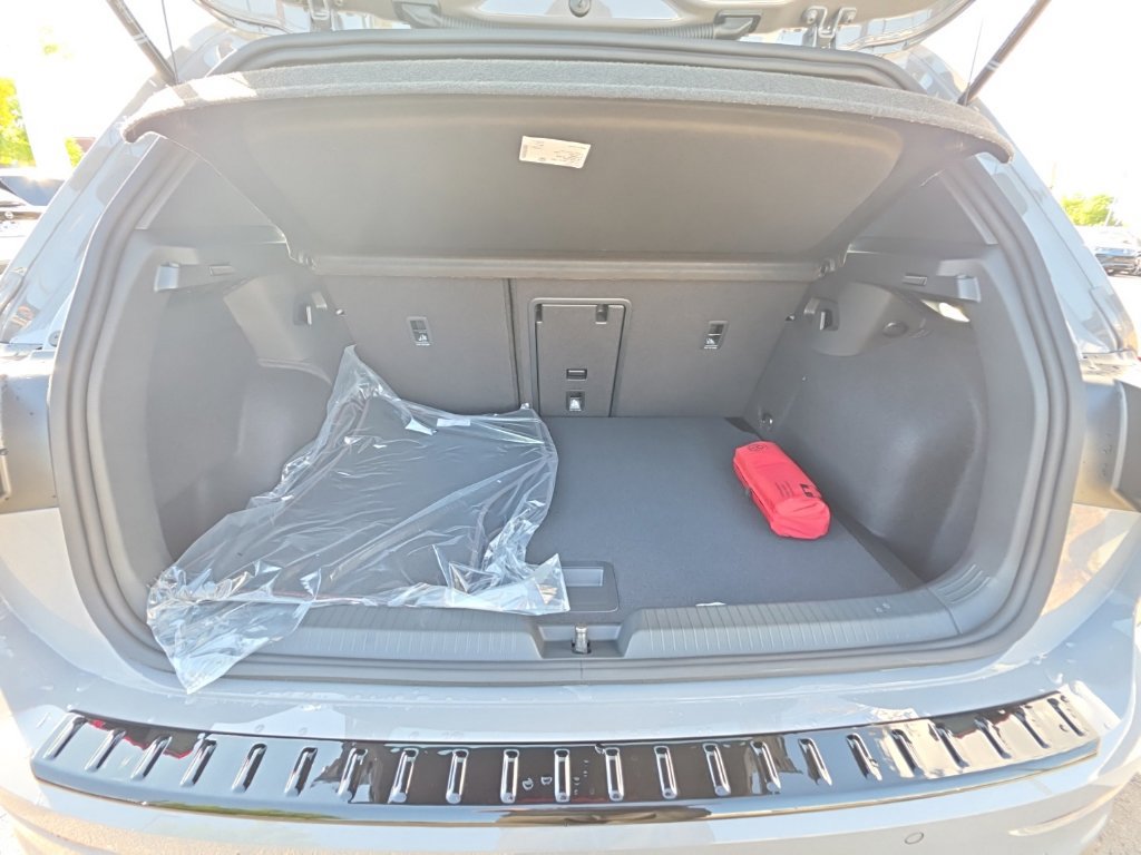 New 2026 Volkswagen GTI SE FWD image 23