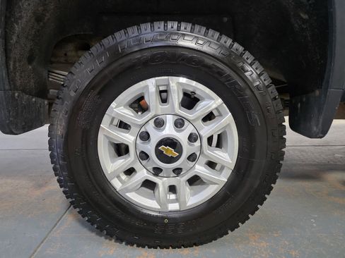 Used 2022 Chevrolet Silverado 2500 LT w/ Convenience Package AWD/4WD image 9