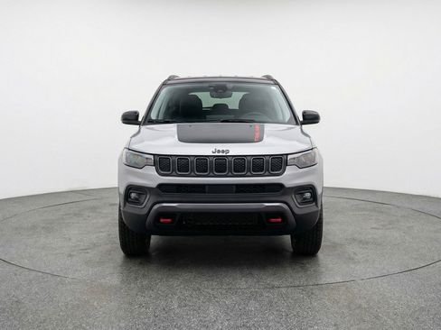 Used 2025 Jeep Compass Trailhawk AWD/4WD image 2