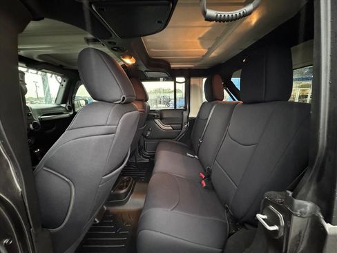 Used 2017 Jeep Wrangler Unlimited Sport w/ Connectivity Group AWD/4WD image 11
