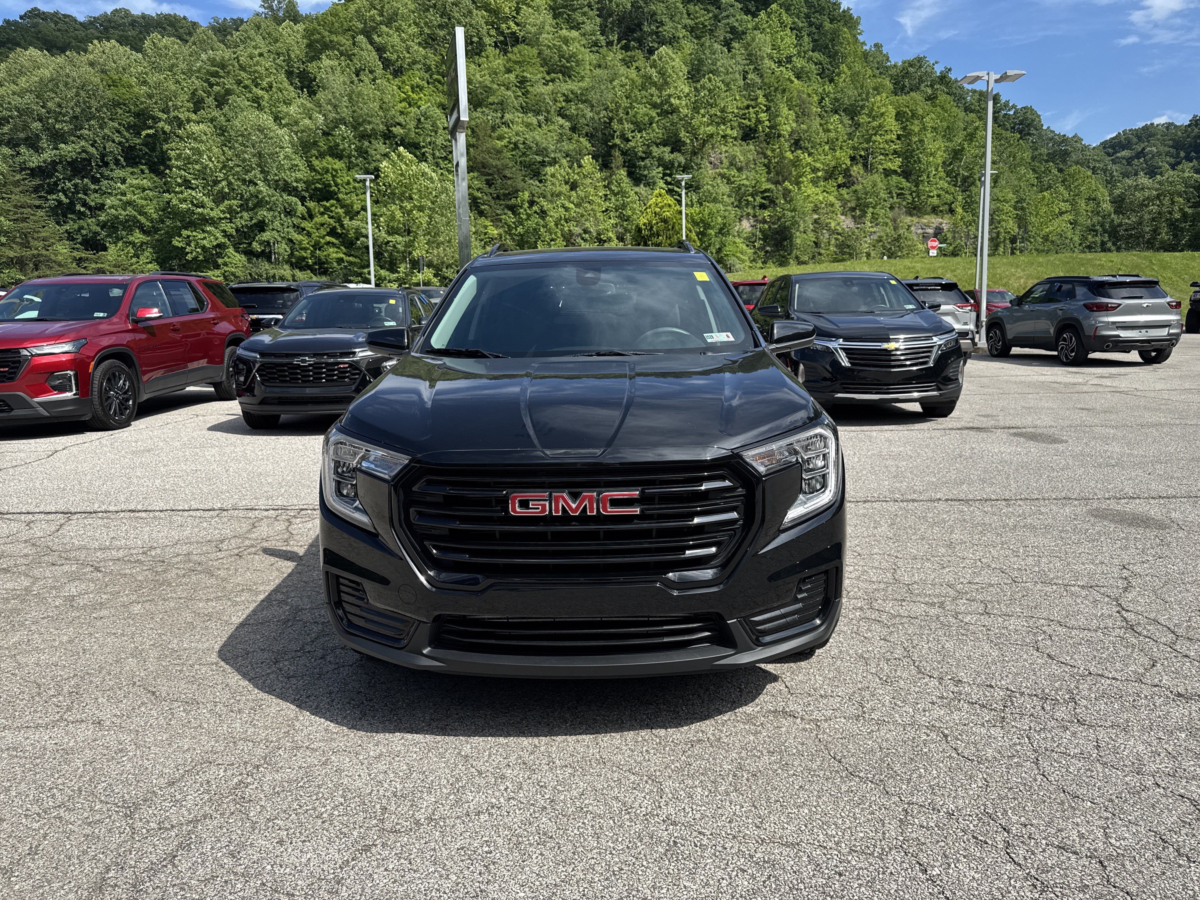 Used 2023 GMC Terrain SLE w/ Driver Convenience Package AWD/4WD image 3