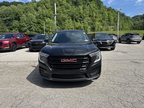 Used 2023 GMC Terrain SLE w/ Driver Convenience Package AWD/4WD image 3